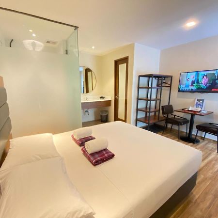 The Hub District Garden Suites Пасай Экстерьер фото