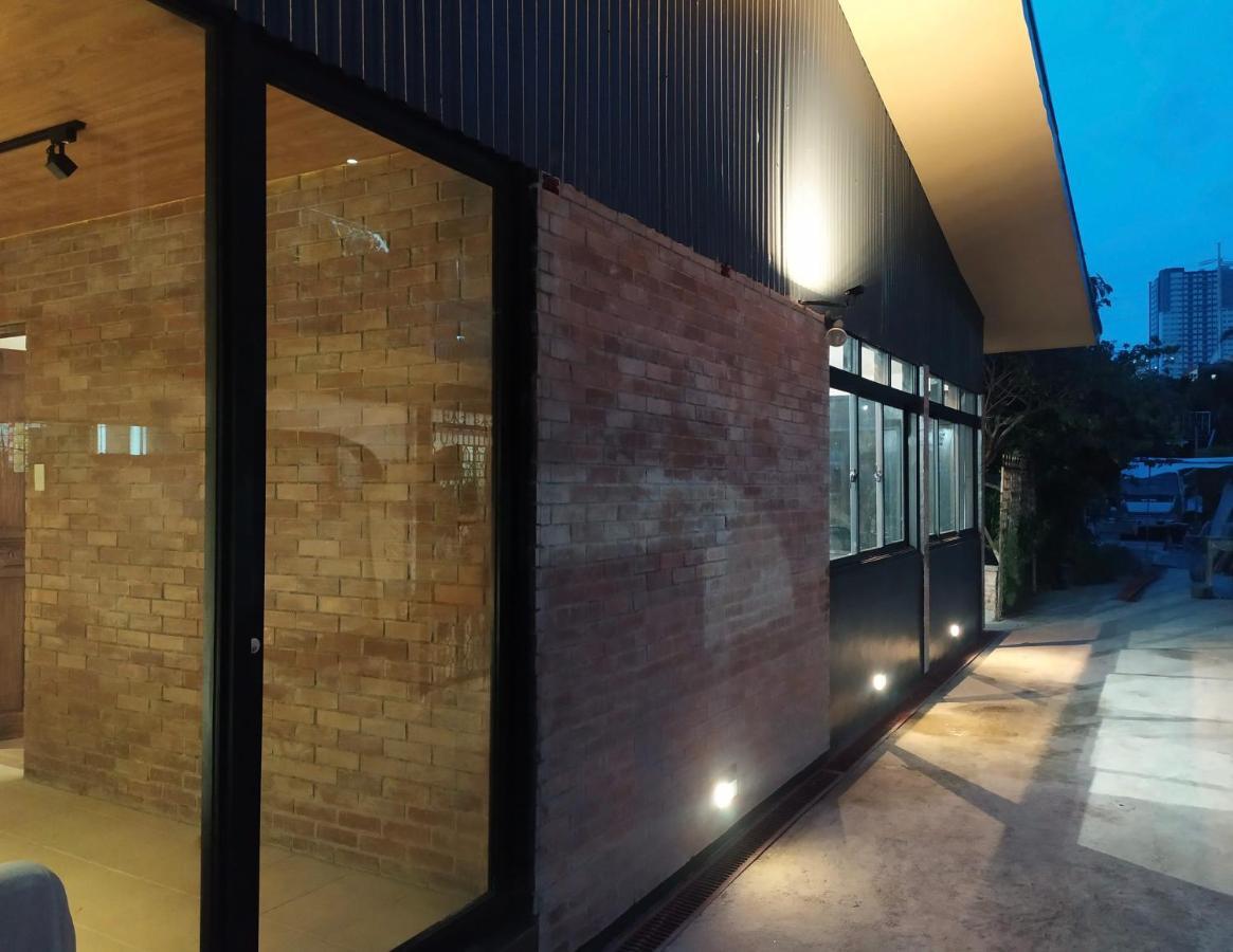 The Hub District Garden Suites Пасай Экстерьер фото